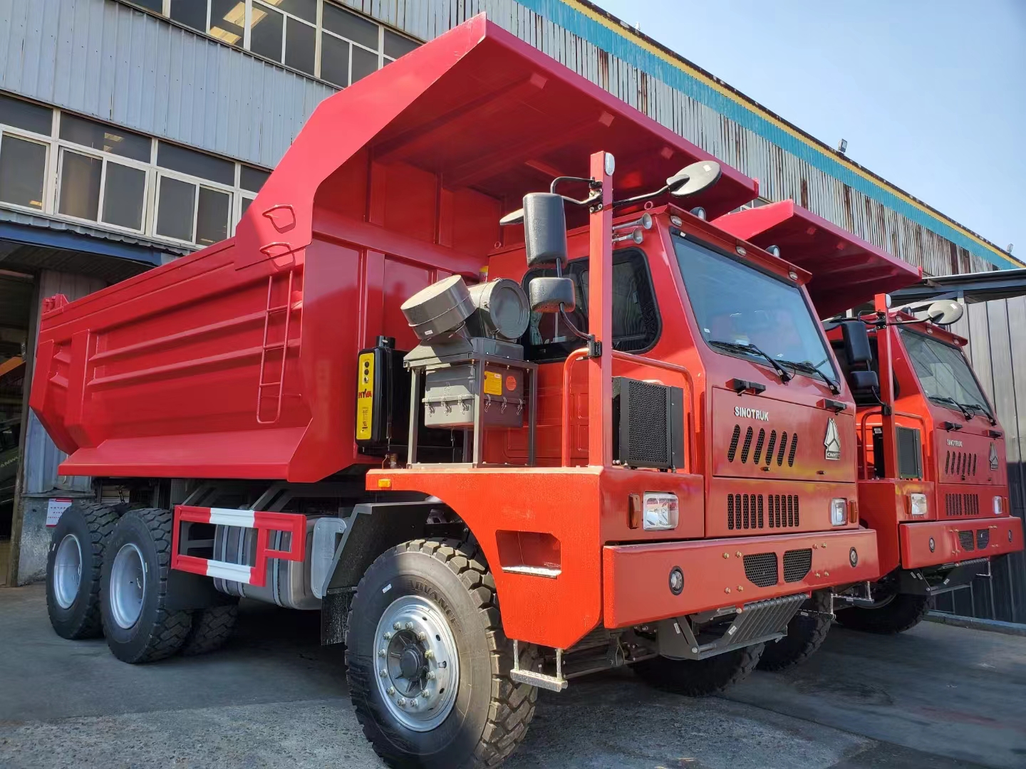 Schwerlast-Muldenkipper für den Bergbau sind versandbereit